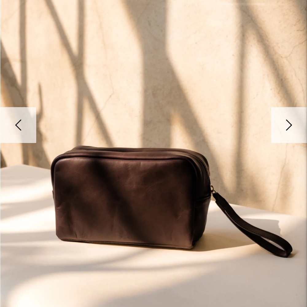NWT Able Avery Chocolate Brown Leather Dopp Kit Travel Bag